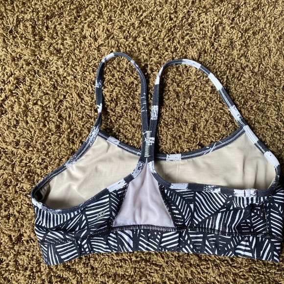 Lululemon sports bra - Picture 2 of 3